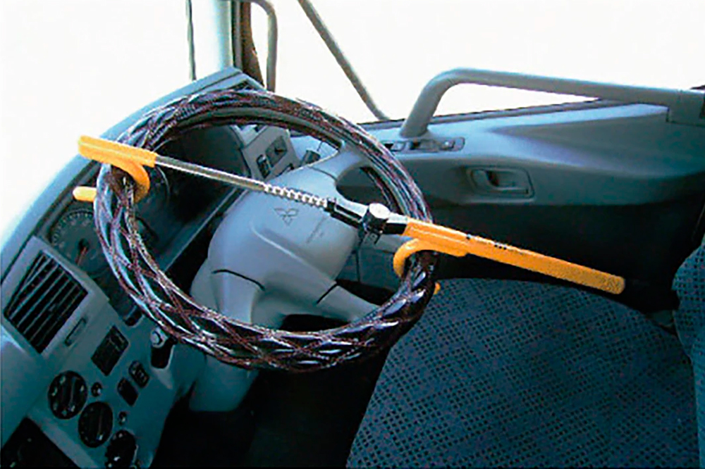 トラック（商用車）にも物理ロックで盗難対策を